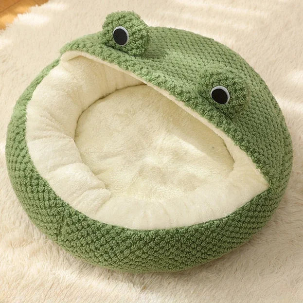 Zavero™ Frog Shape Cat Villa — Semi-Enclosed Warm Plush Nest