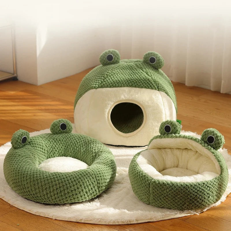 Zavero™ Frog Shape Cat Villa — Semi-Enclosed Warm Plush Nest